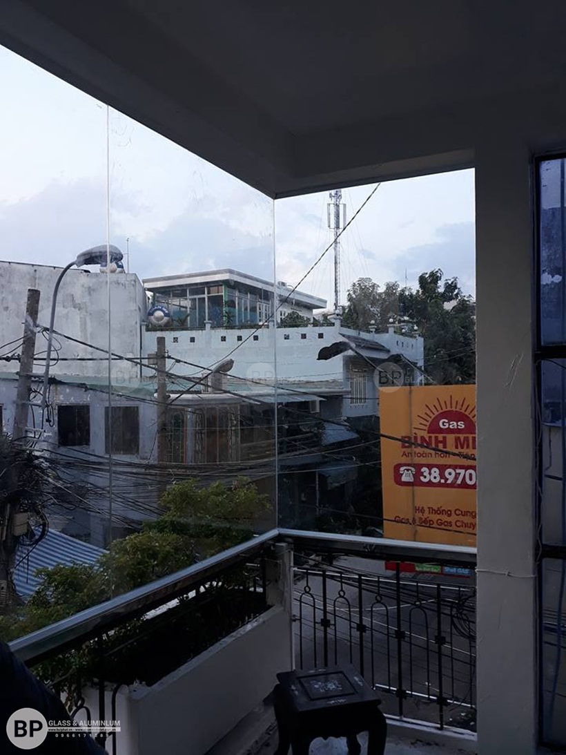 Vách nhôm kính mặt tiền công trình quận thủ đức